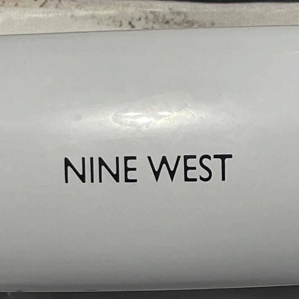 Nine West elegant hard